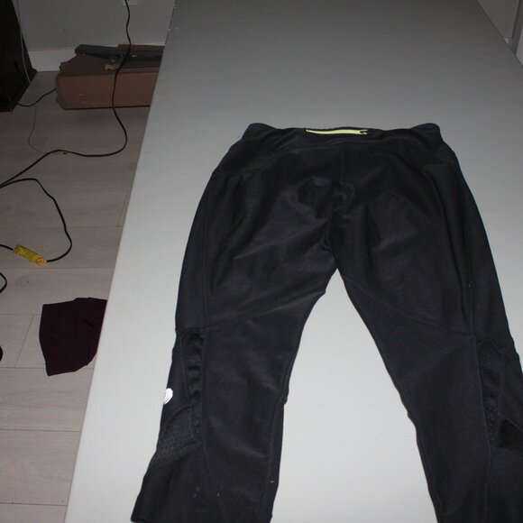Black MPG Running Capris  Size Medium - Picture 4 of 5